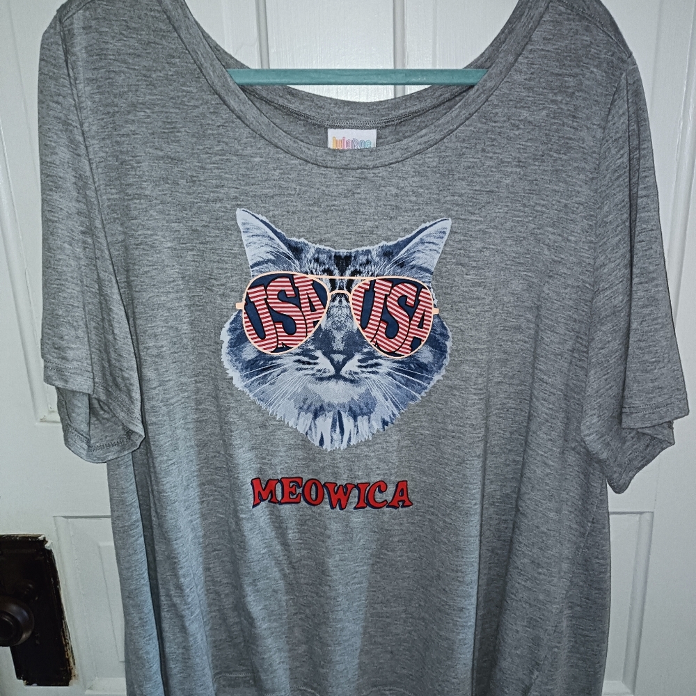 Lularoe boyfriend t